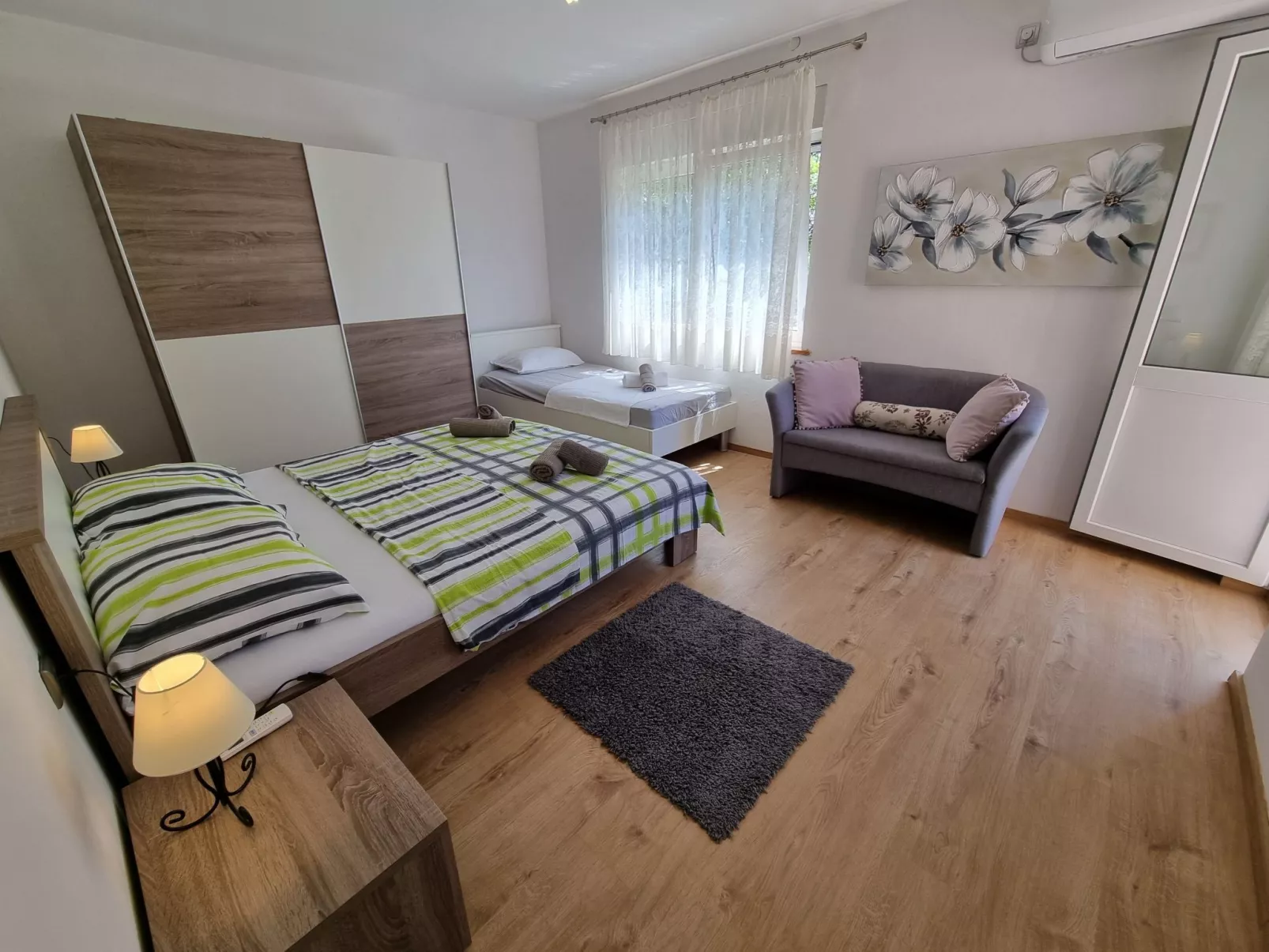 "Bruno" mit Blick auf das Wasser-Image-tags.info