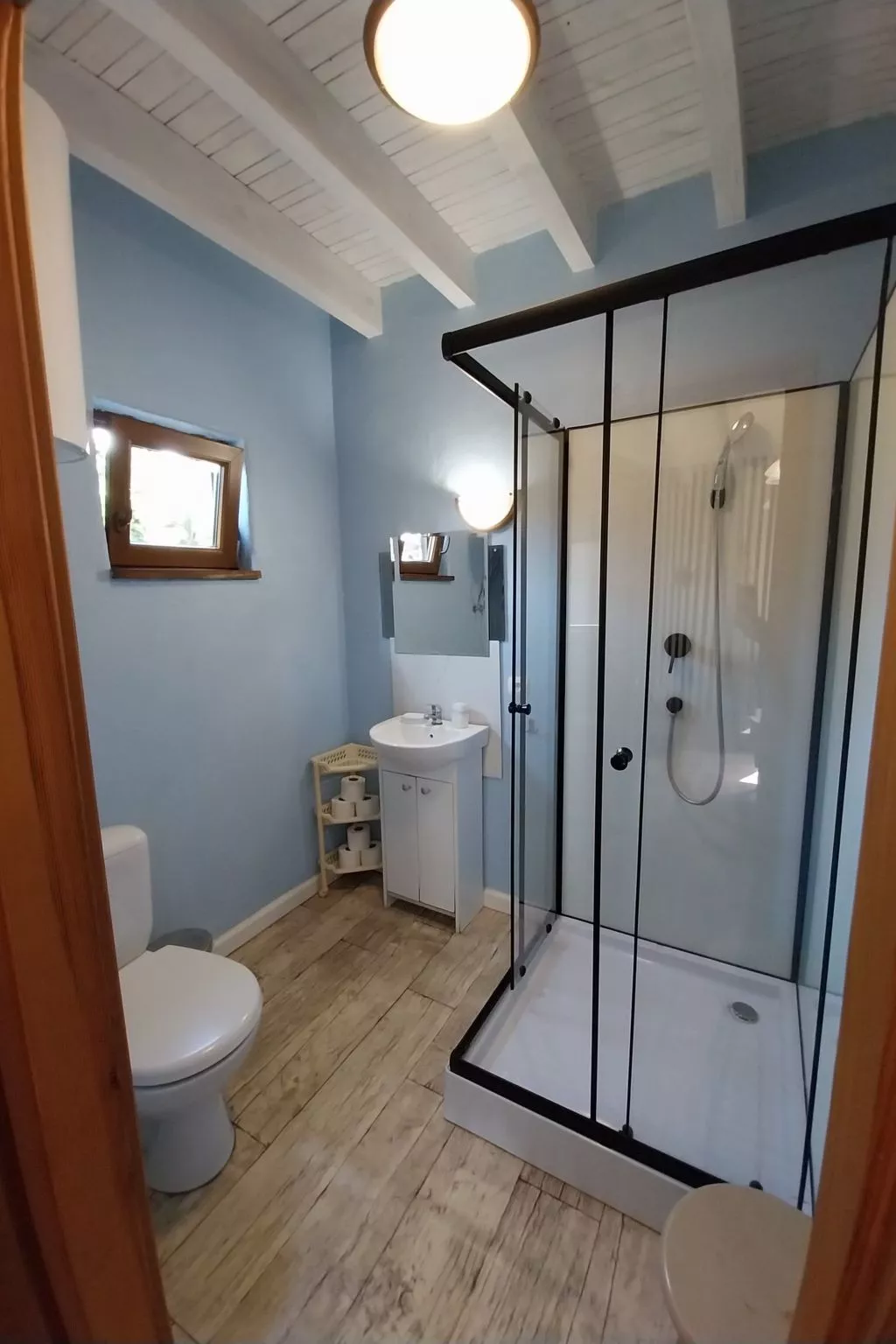 Auf einer Insel-Drinnen