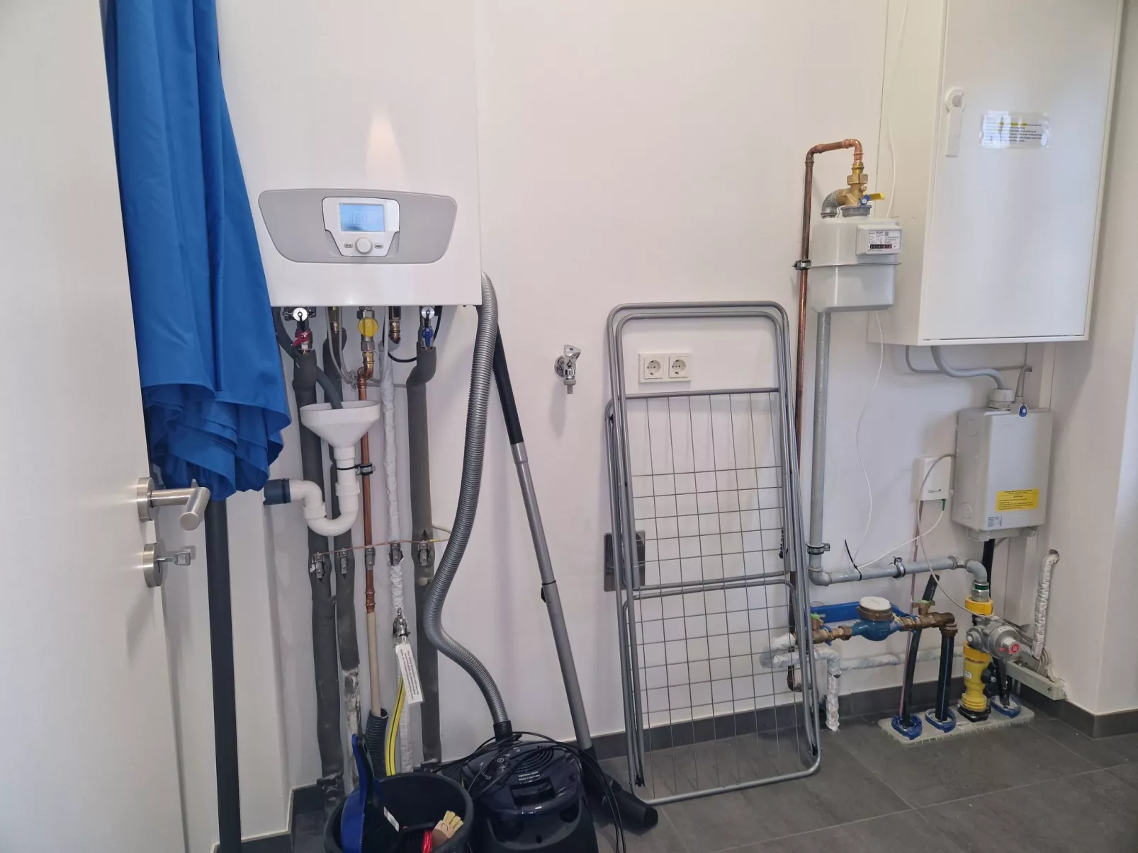 G28 Eingezäuntes Ferienhaus mit Infrarotkabine-Drinnen