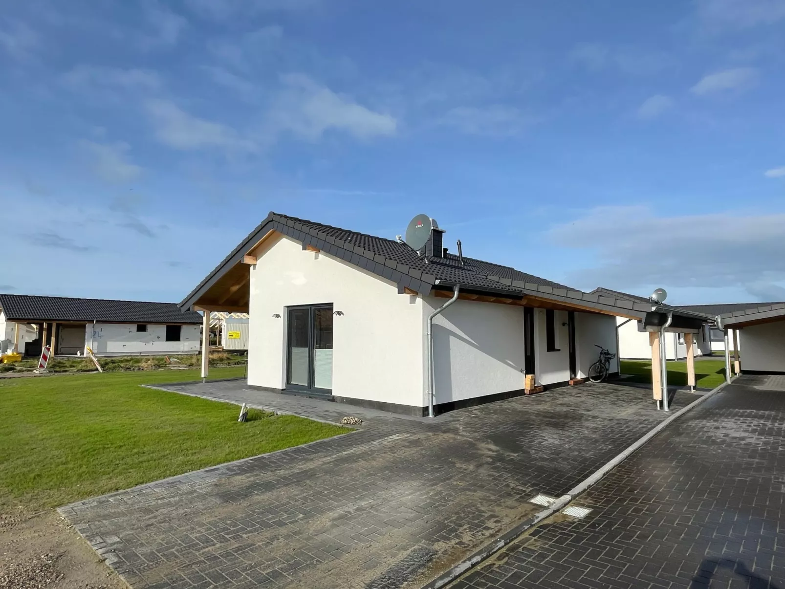 G13 Ferienhaus mit Garten und Fahrradschuppen-Outside