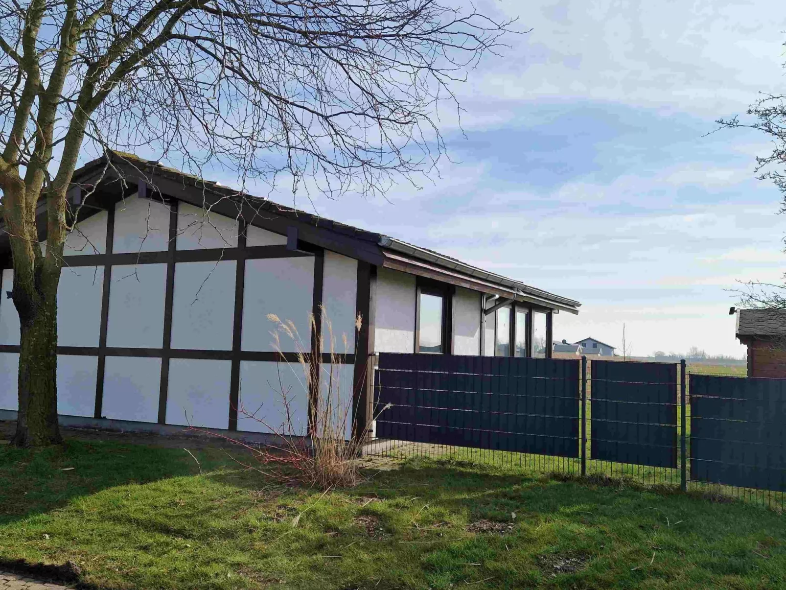 Haus F 21, Randlage mit Wiesenweitblick eingezäu-Draußen