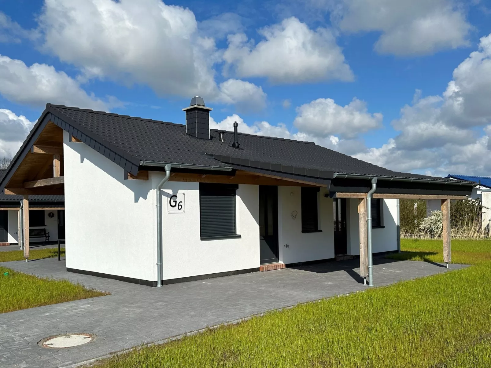 G6 Freistehendes Haus mit Garten und Wallbox-Dehors