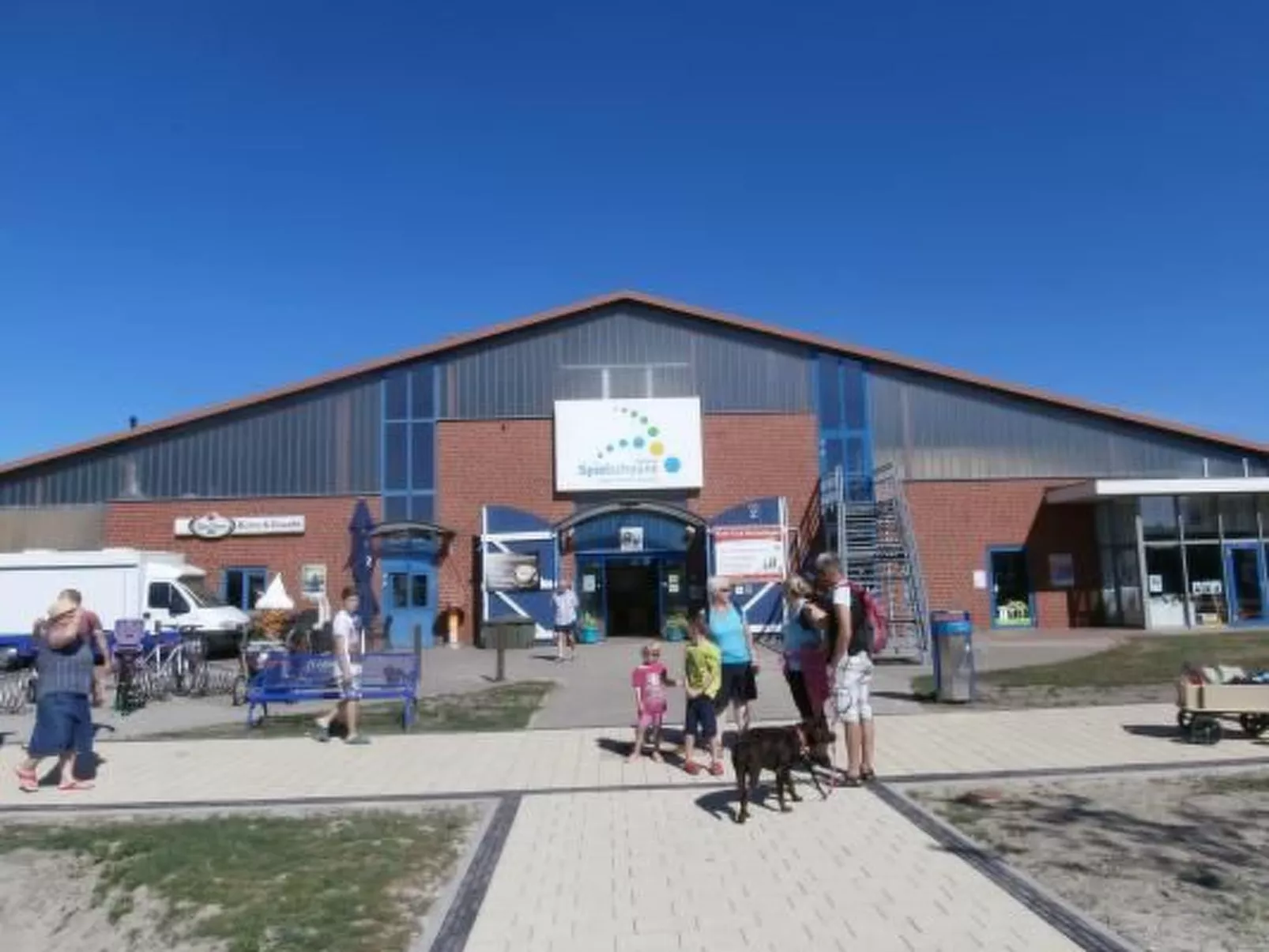 Uriges Ferienhaus mit Garten und Grill-Draußen