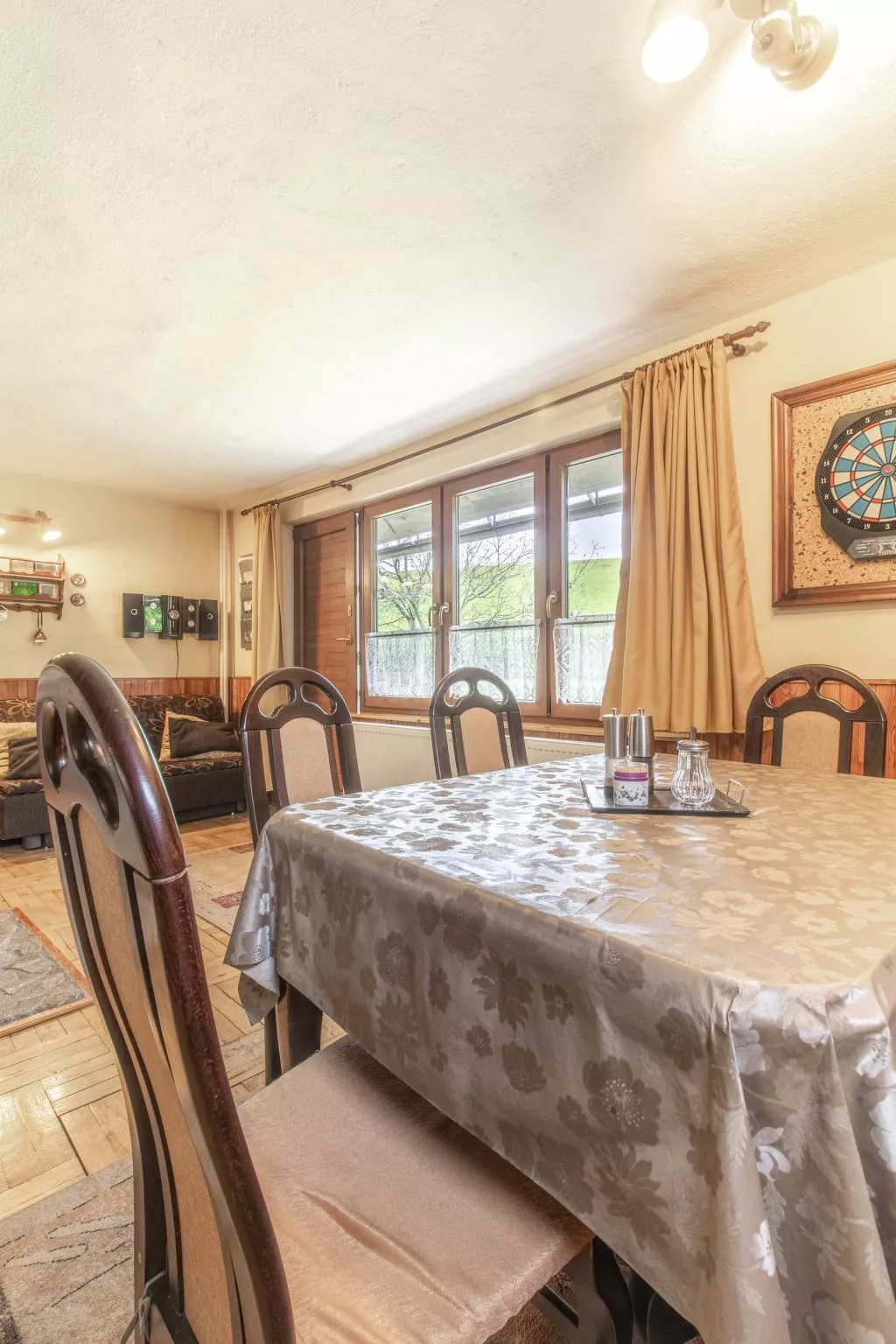 Chalet "Chestnut cottage" in den Bergen.-Drinnen