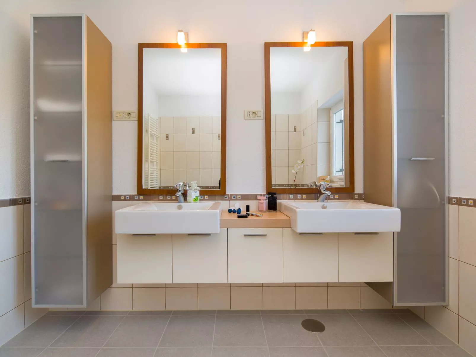 Ferienvilla mit Garten, Grill und Terrasse-Dedans