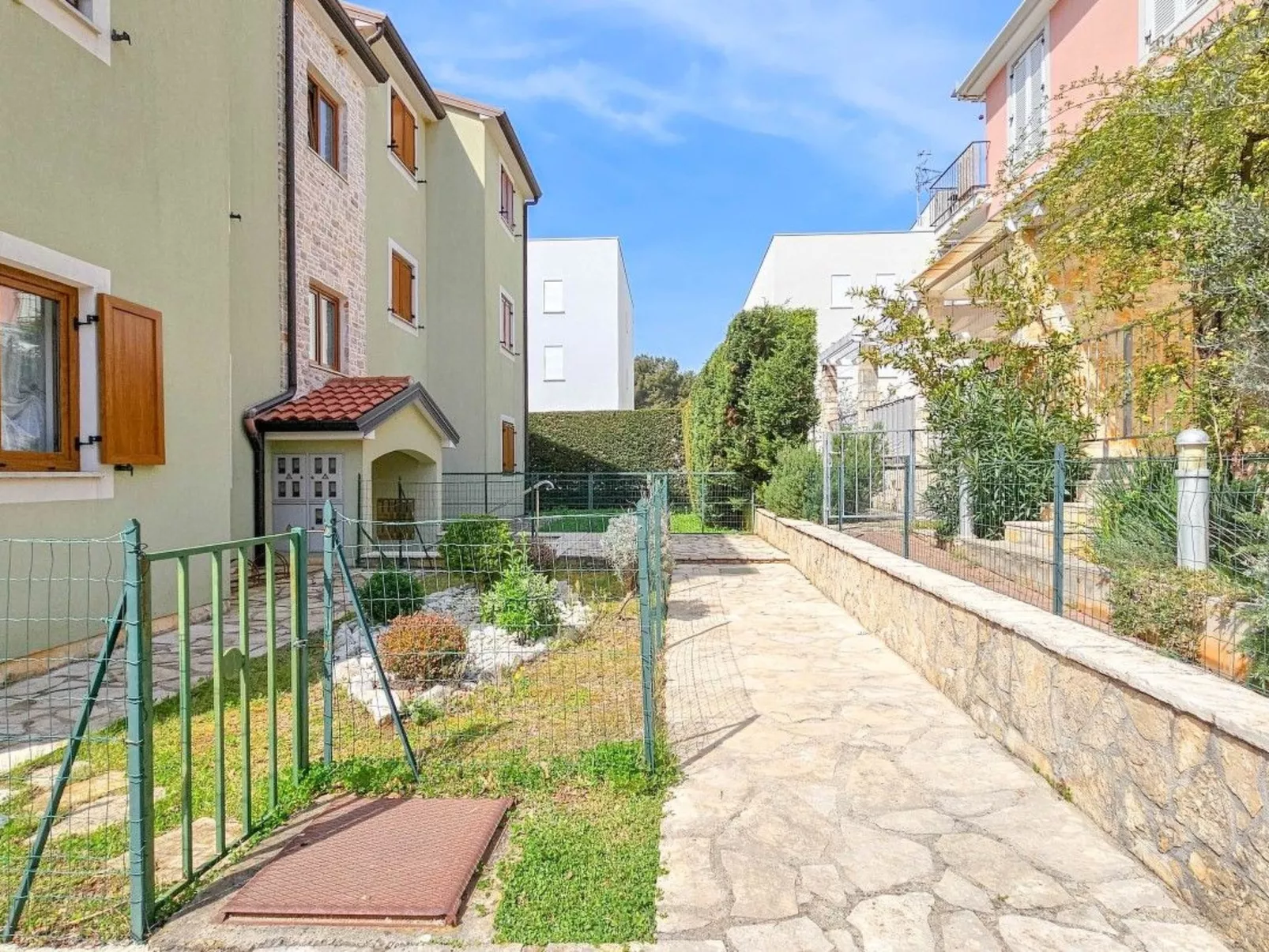 "Fabiola" mit Balkon - Draußen