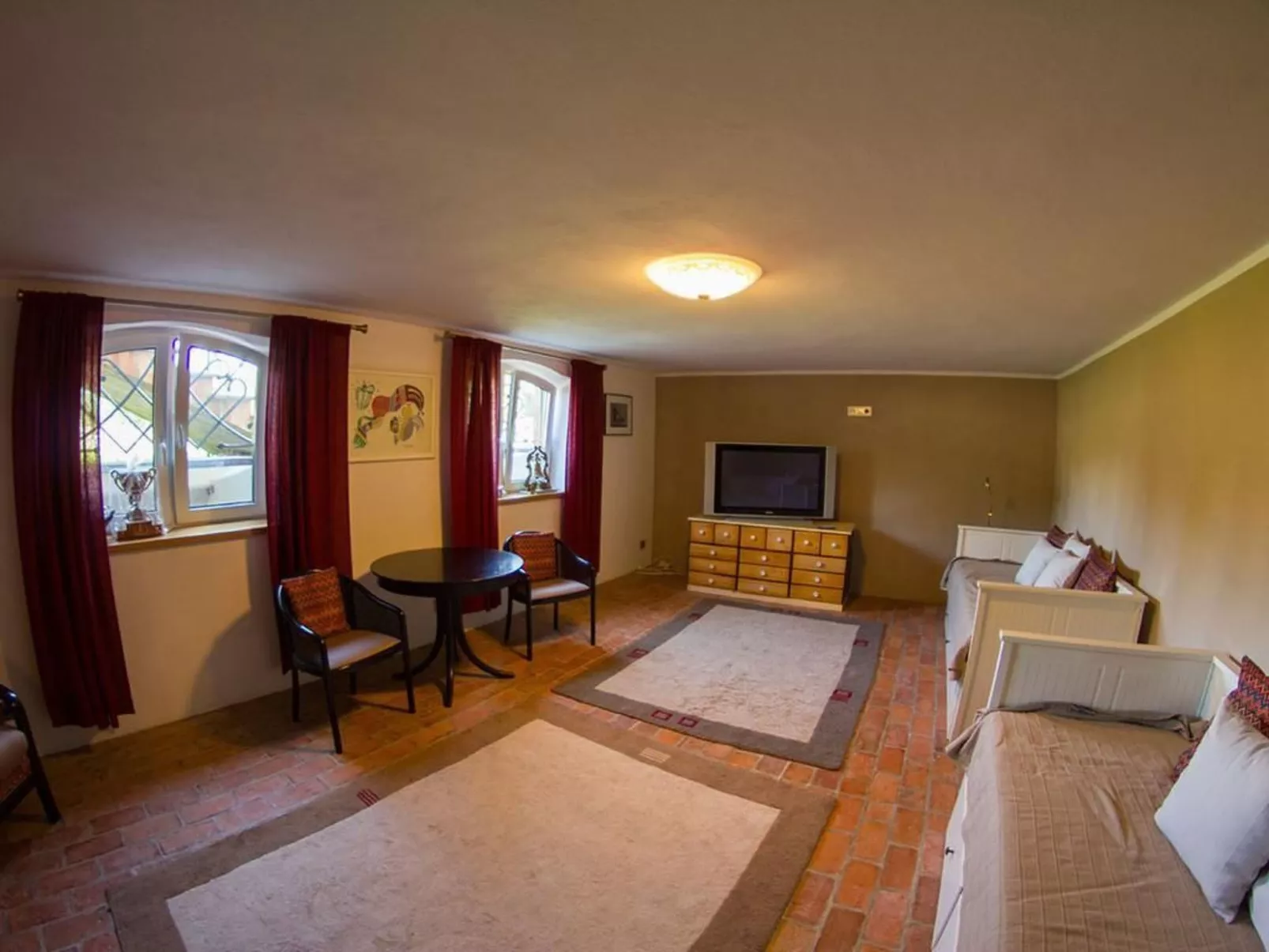 In Szopa mit Garten und Terrasse-Dedans