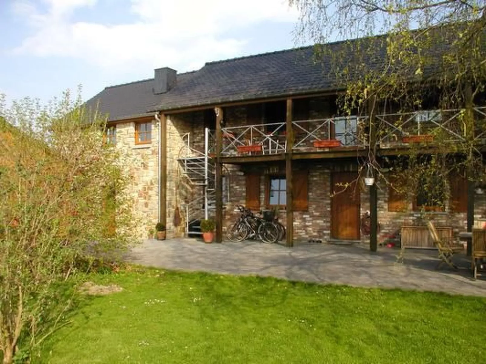 Vue au Jardin-Outside