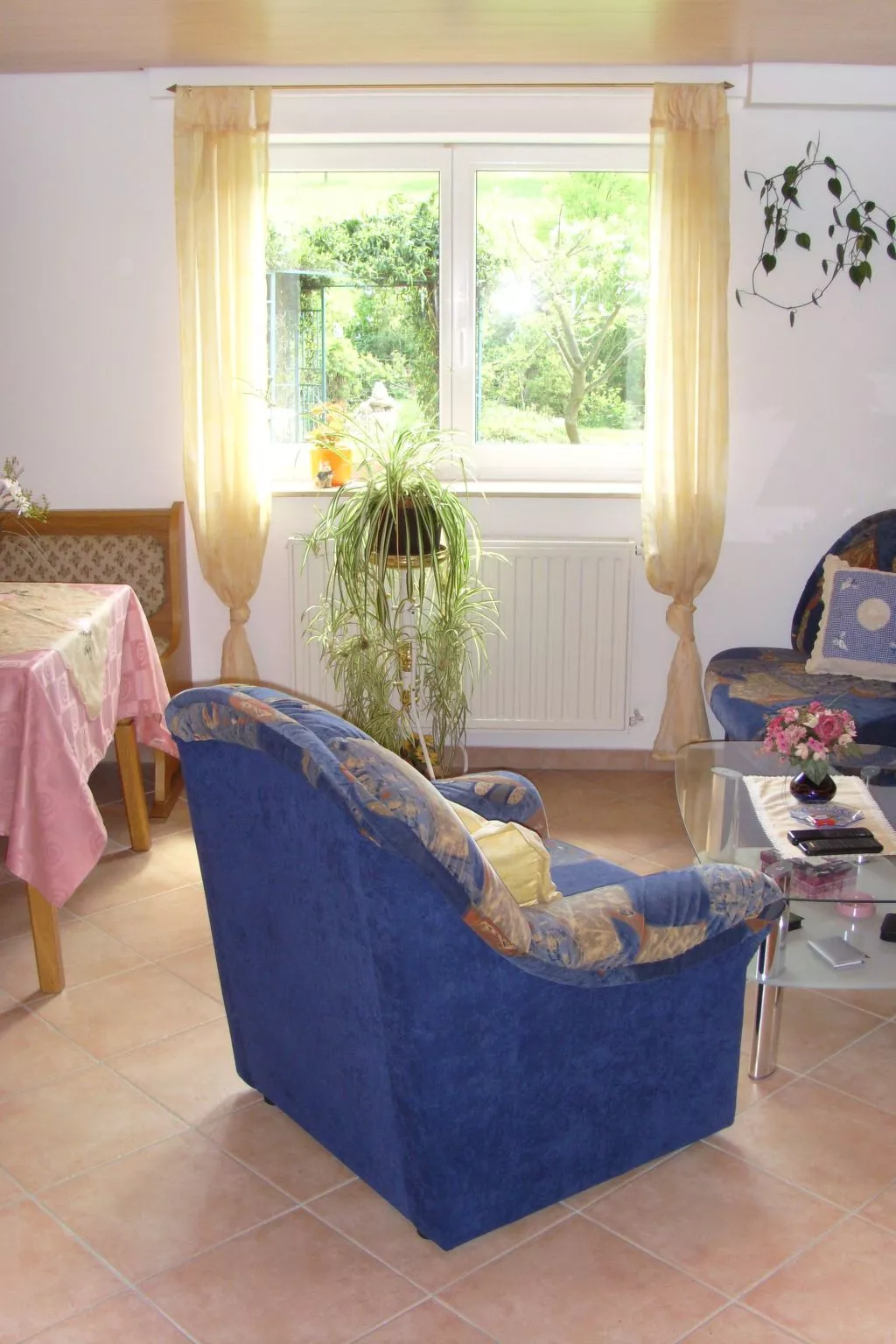 Mit Blick zur Wallfahrtskirche-Inside