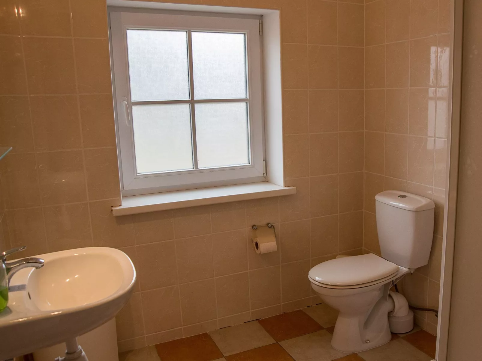 Fuchsbau in Waldnähe - Image-tags.info