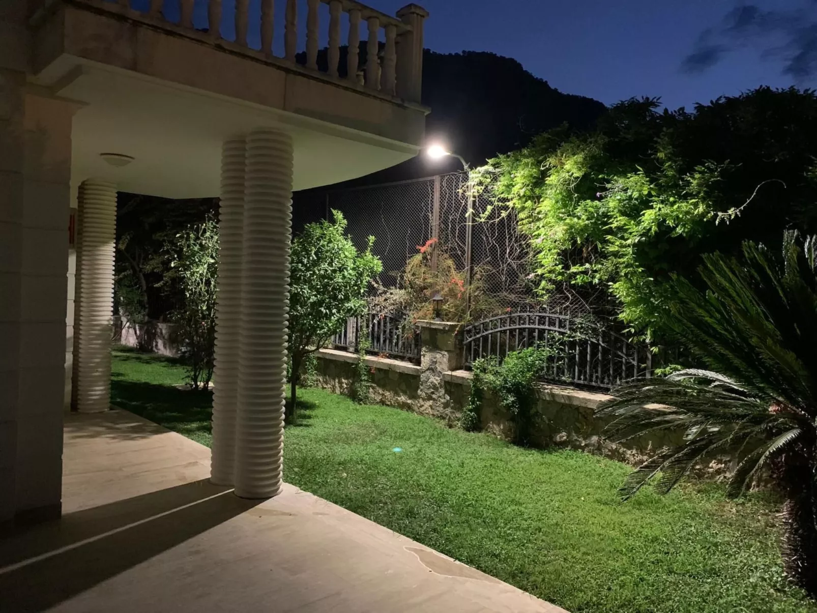 Mit Terrasse-Outside