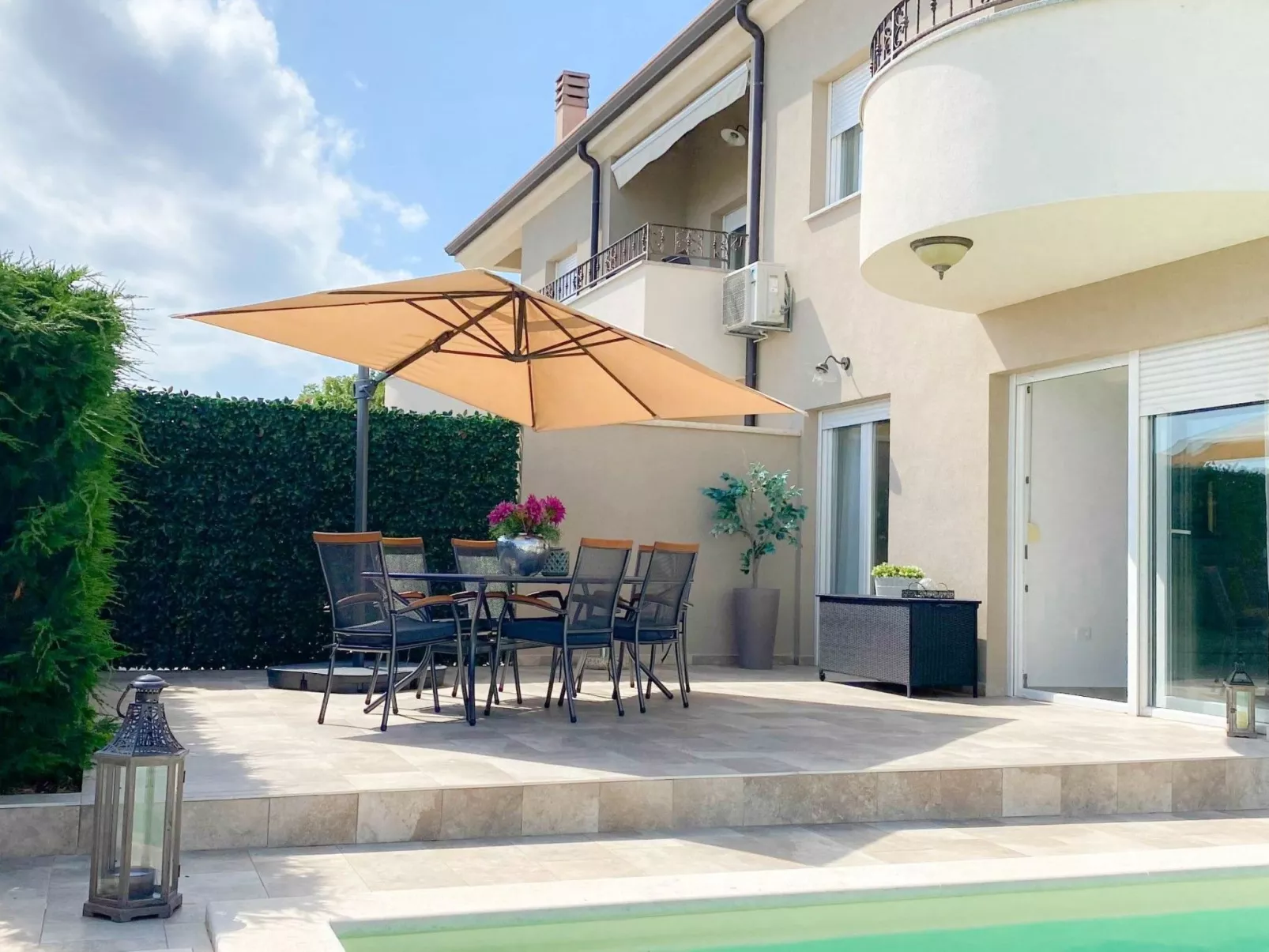 "Hanna" mit privatem Pool-Outside