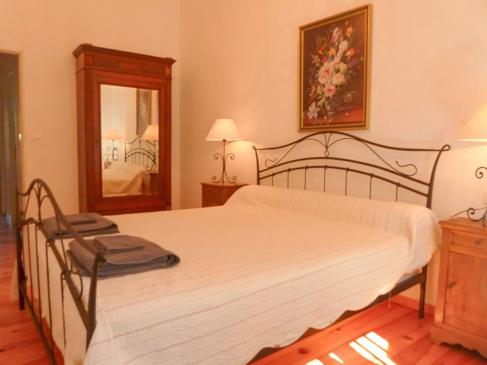 Mit eigenem Pool-Drinnen