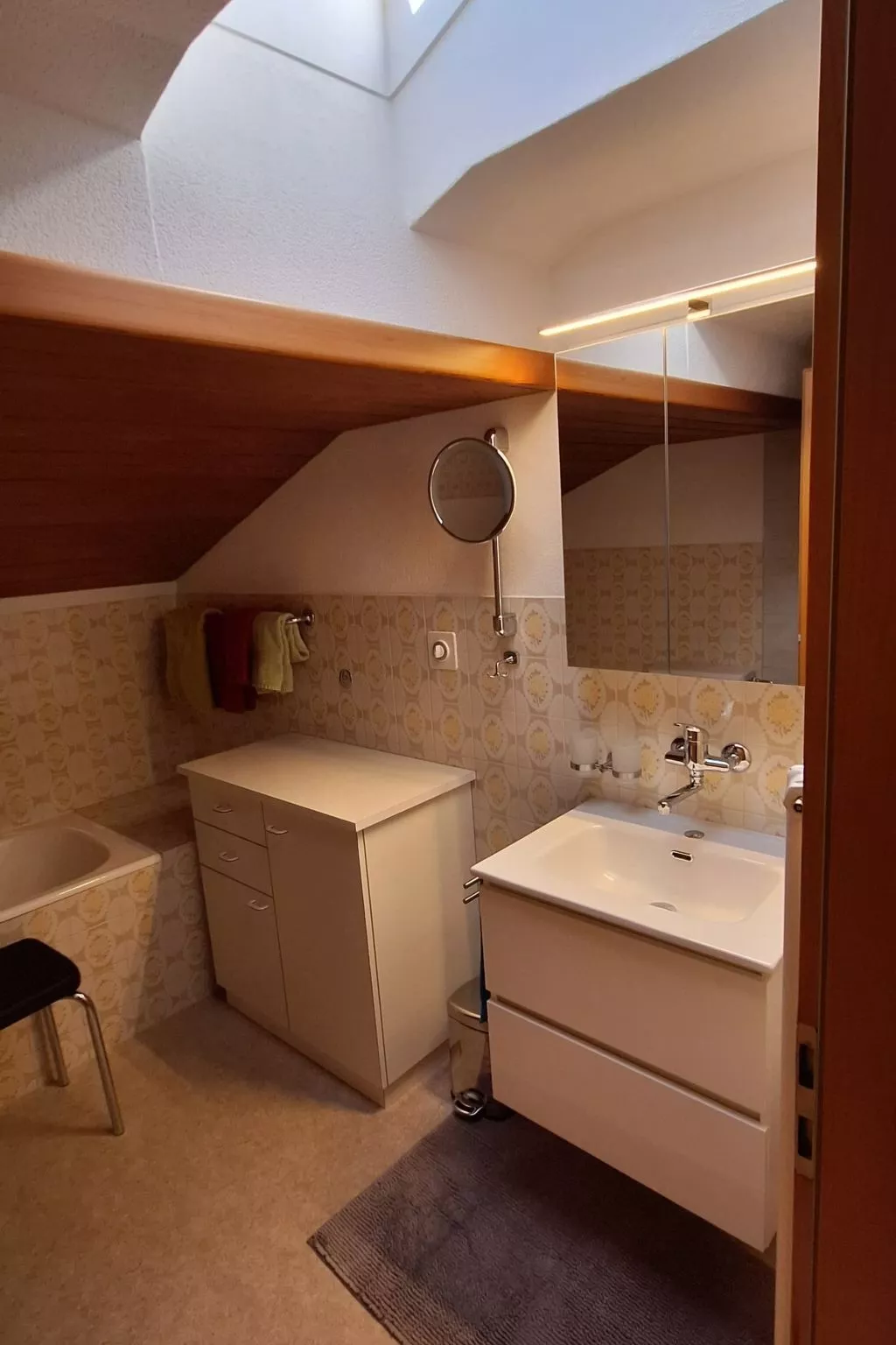 Sonnige 2.5-Zimmer Wohnung an ruhiger Lage-Dedans