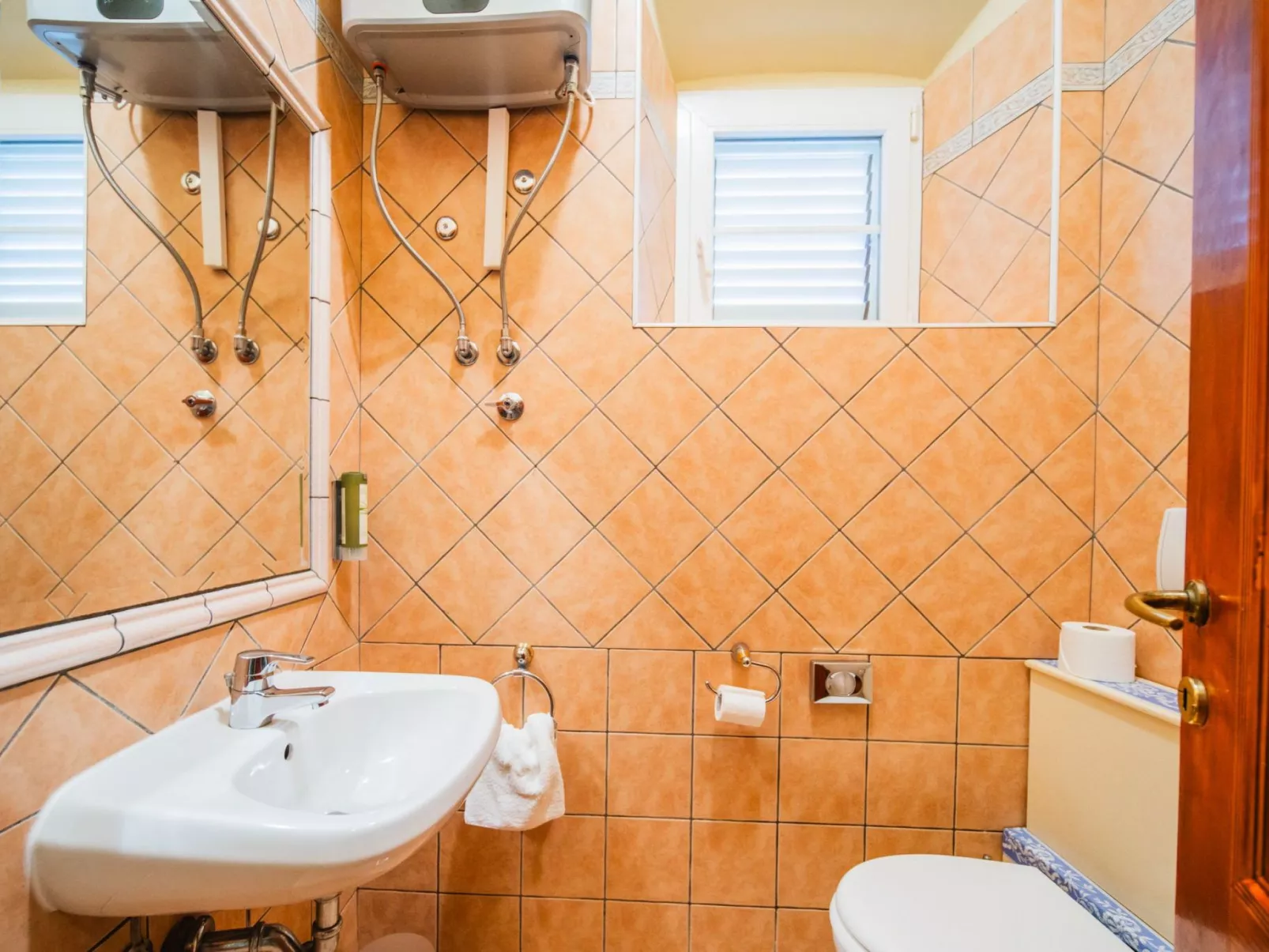 Traditionelles Steinhaus mit privatem beheiztem Pool-Inside