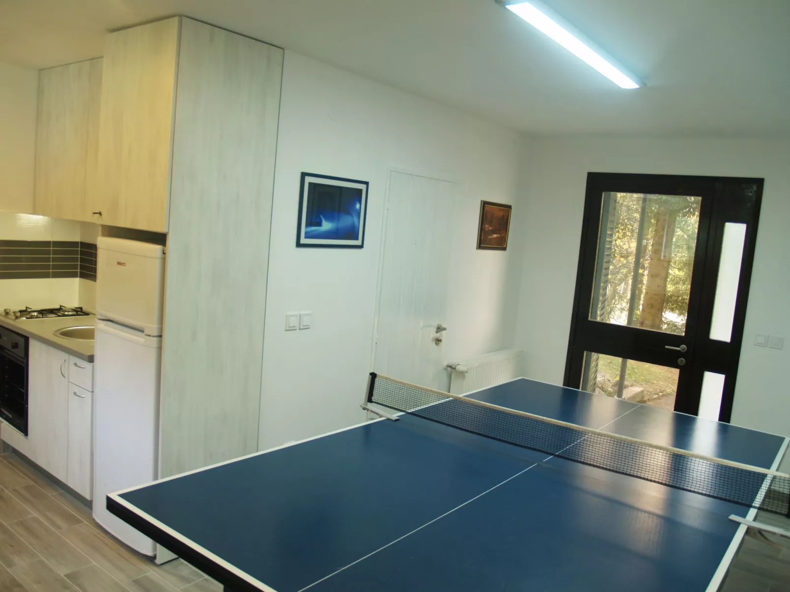 Mit Terrasse, Grill und Garten-Inside