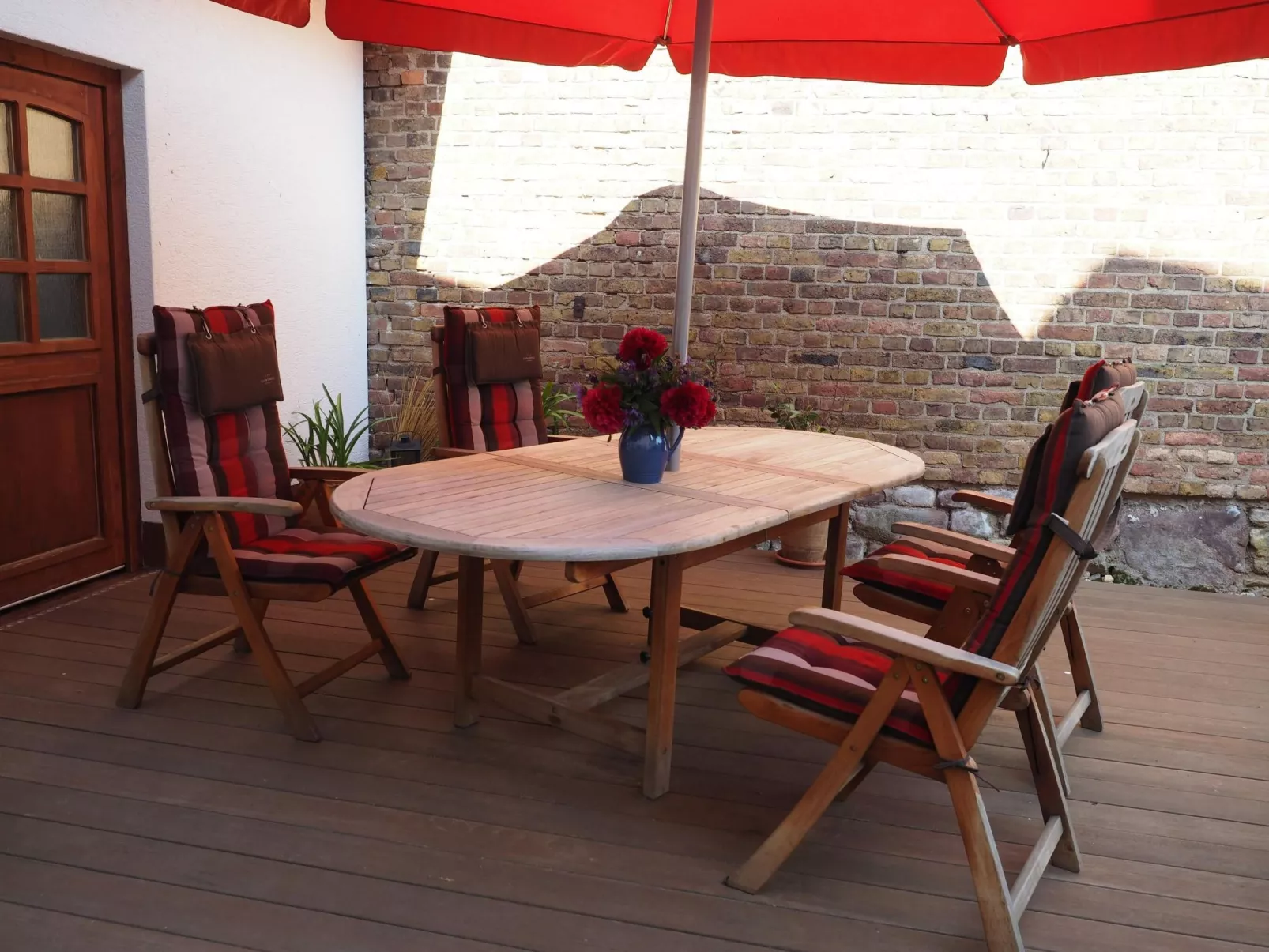 Hochwertige Ferienwohnung mit Terrasse und Garten-Outside