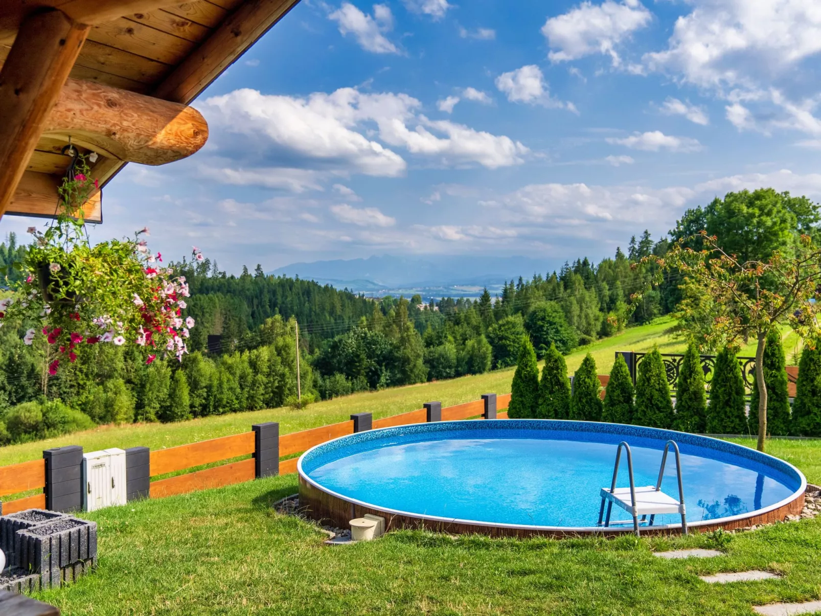 Mit Entspannung im Jacuzzi-Draußen