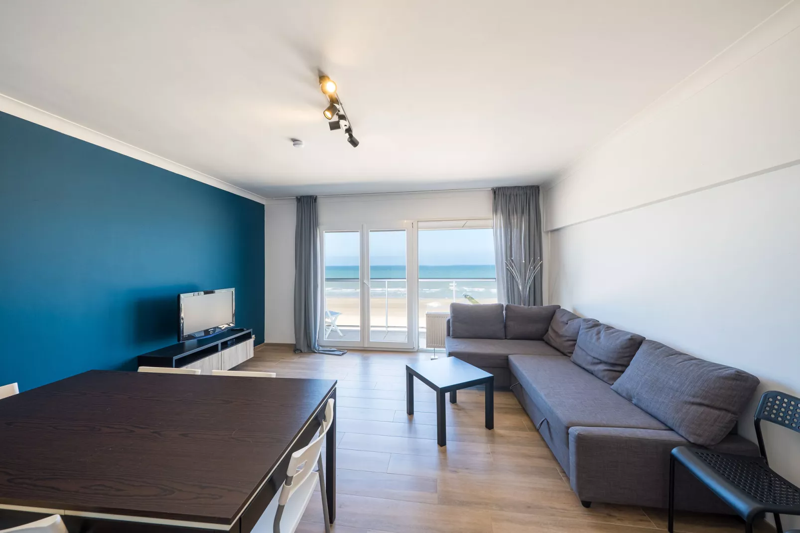 Pearl Beach 0504-Living room