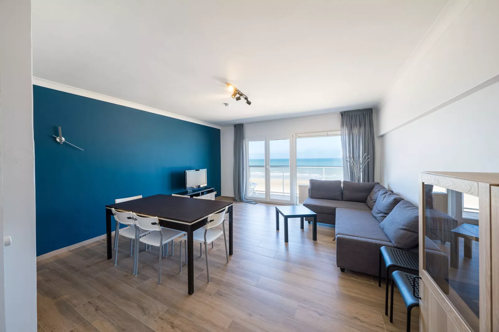 Pearl Beach 0504-Living room