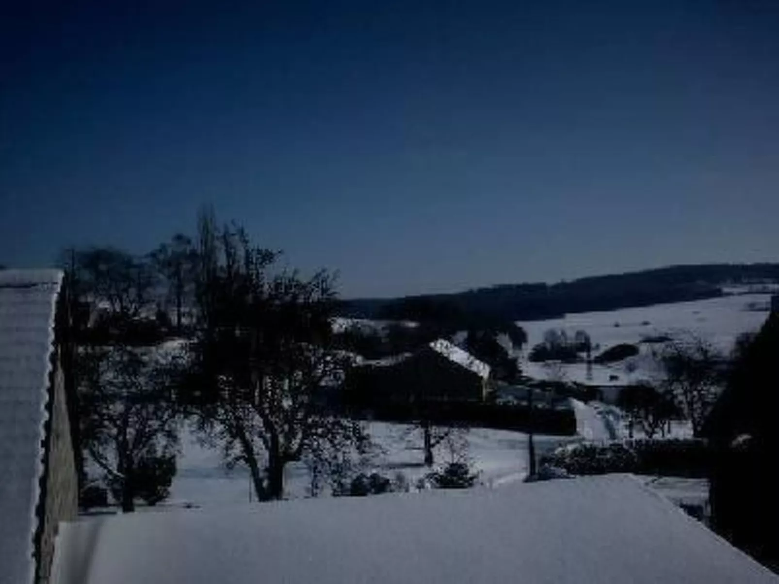Ruhiges Landhaus mit zwei gemütlichen Wohnungen - Draußen