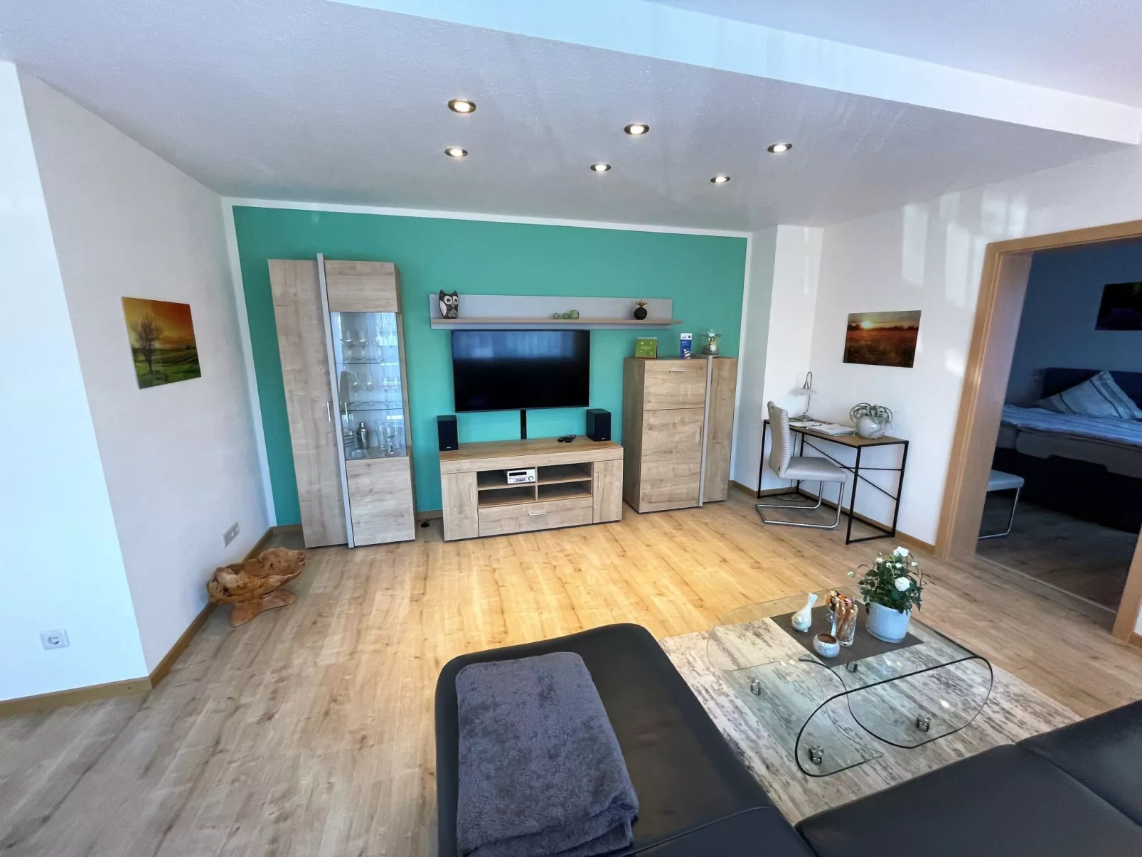 Mit Parkplatz und Terrasse-Inside