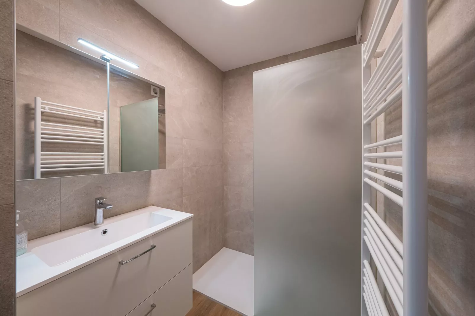 Pearl Beach 0504-Bathroom