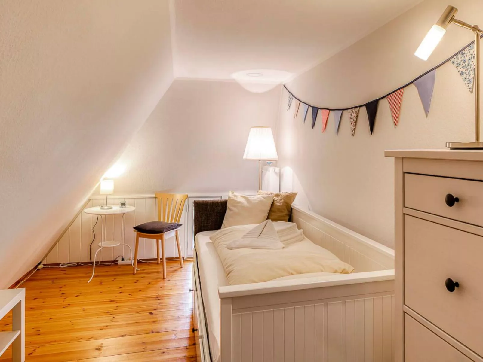 Reetdachhaus inmitten von Wiesen und Feldern-Dedans