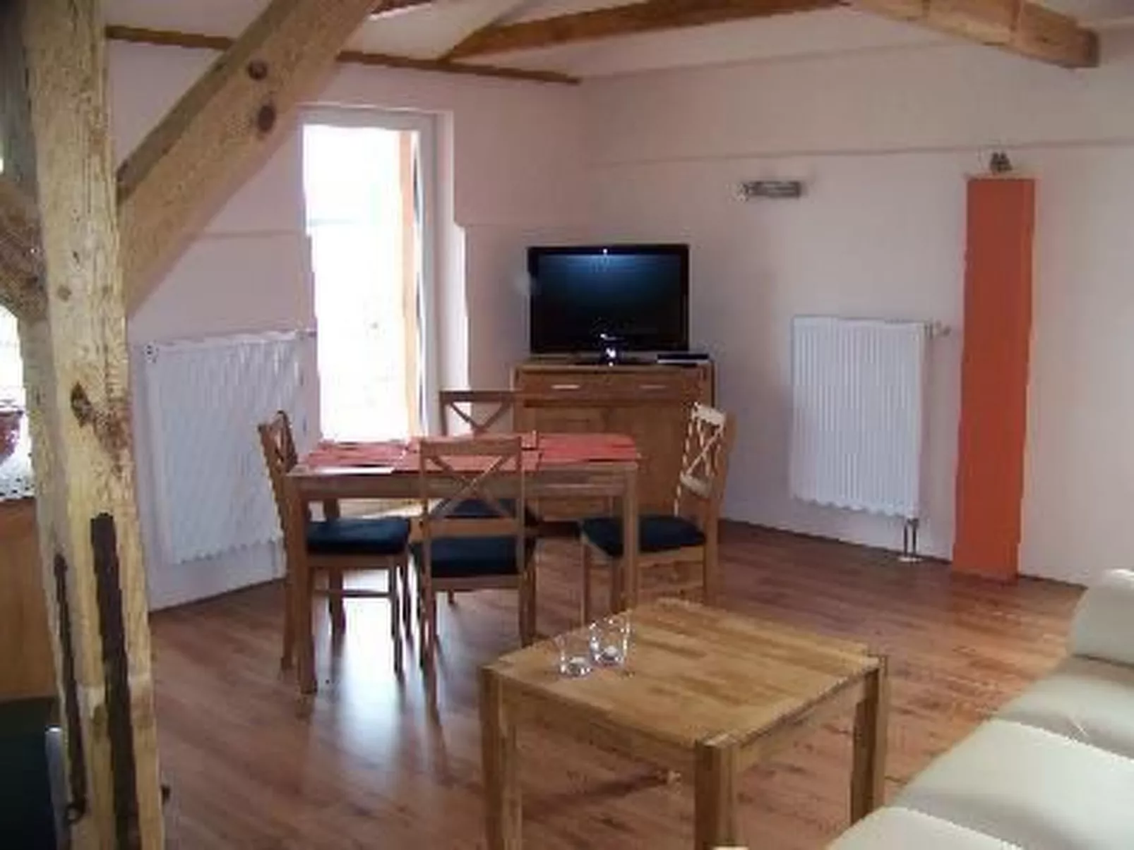 Zu den drei Schönen-Inside