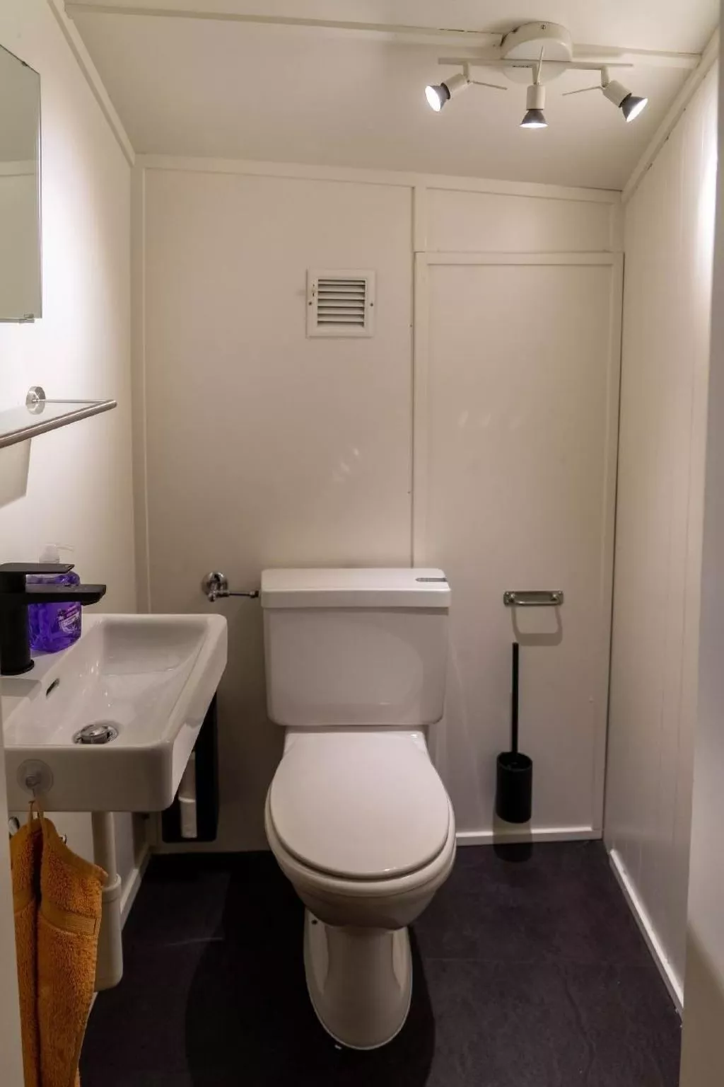 Maiensäss 5.5 Zi. freistehend und romantisch-Inside