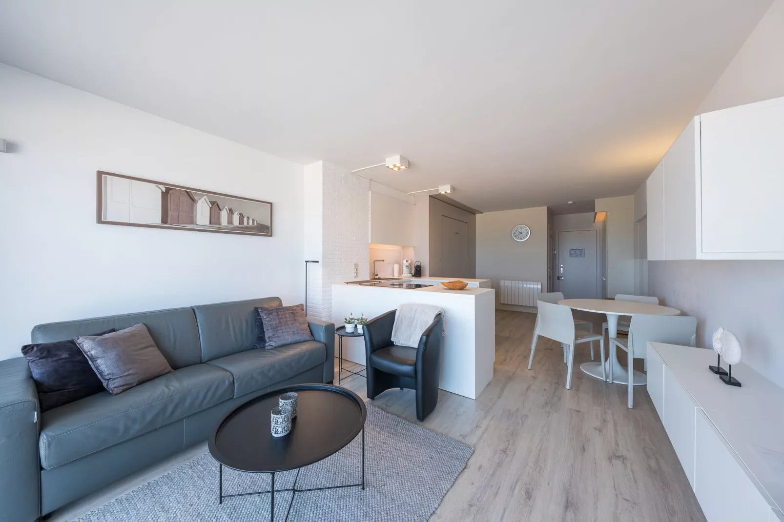 Manager  0409-Living room