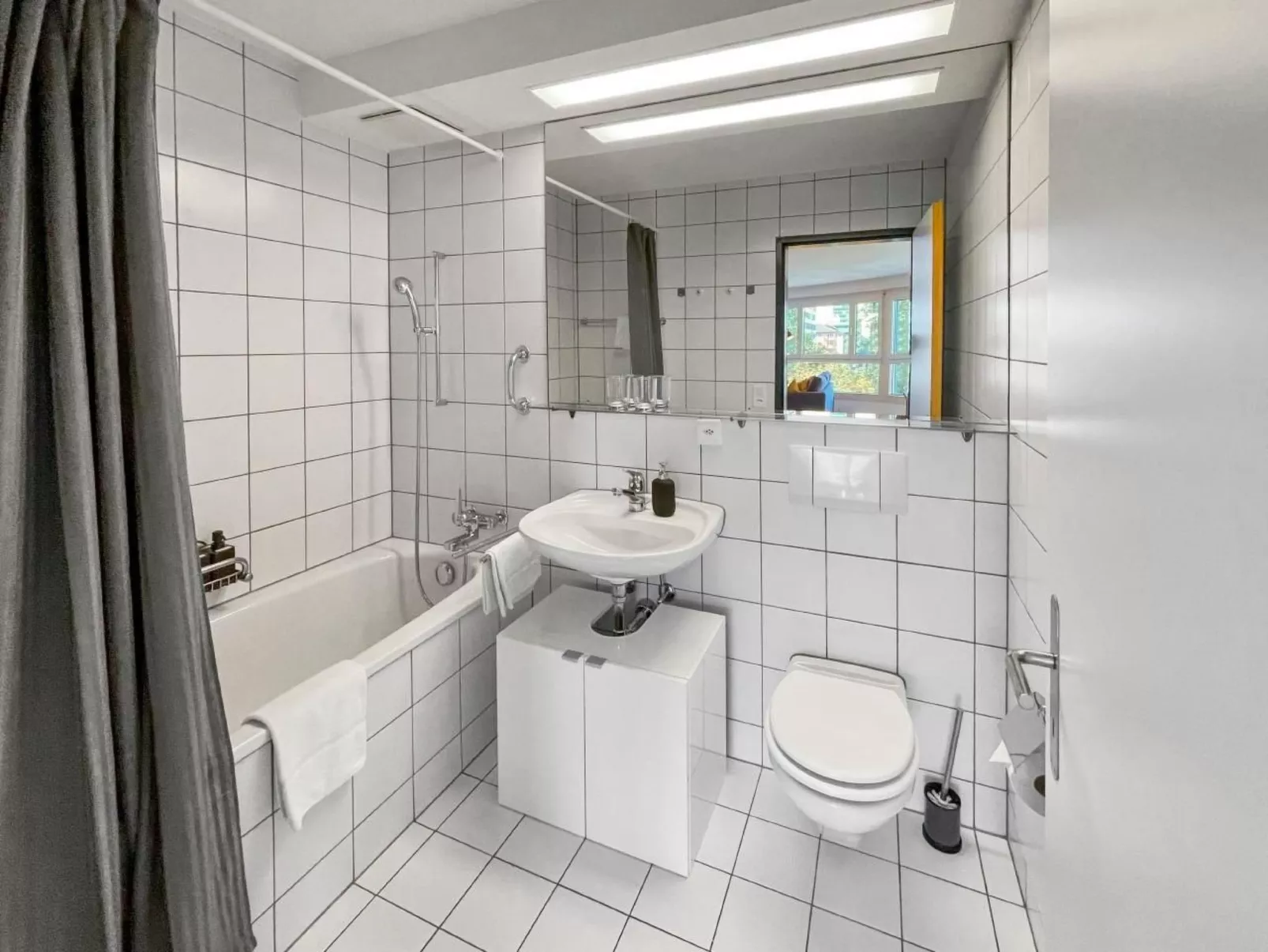 ARISER Zug Central Business Apartment-Inside