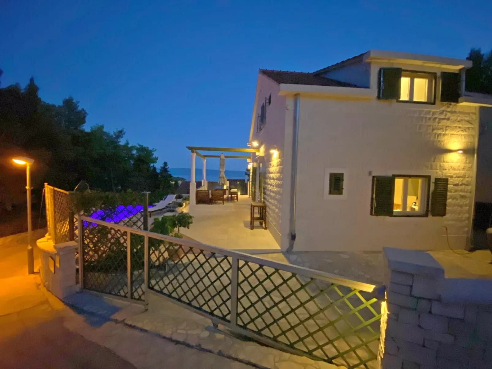 Schönes Ferienhaus mit privatem Pool-Outside