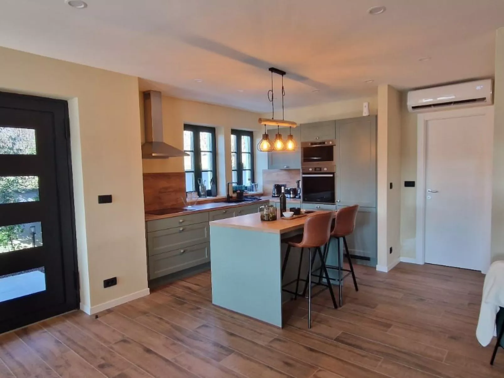 Villa George-Image-tags.info