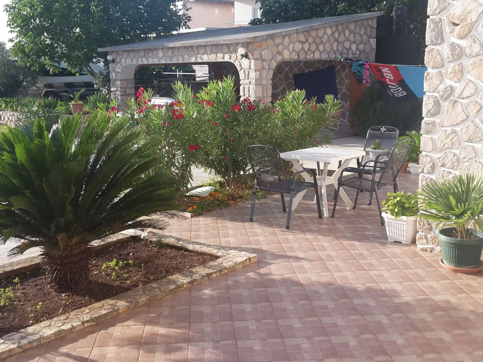 Mit Blick auf das Wasser-Outside