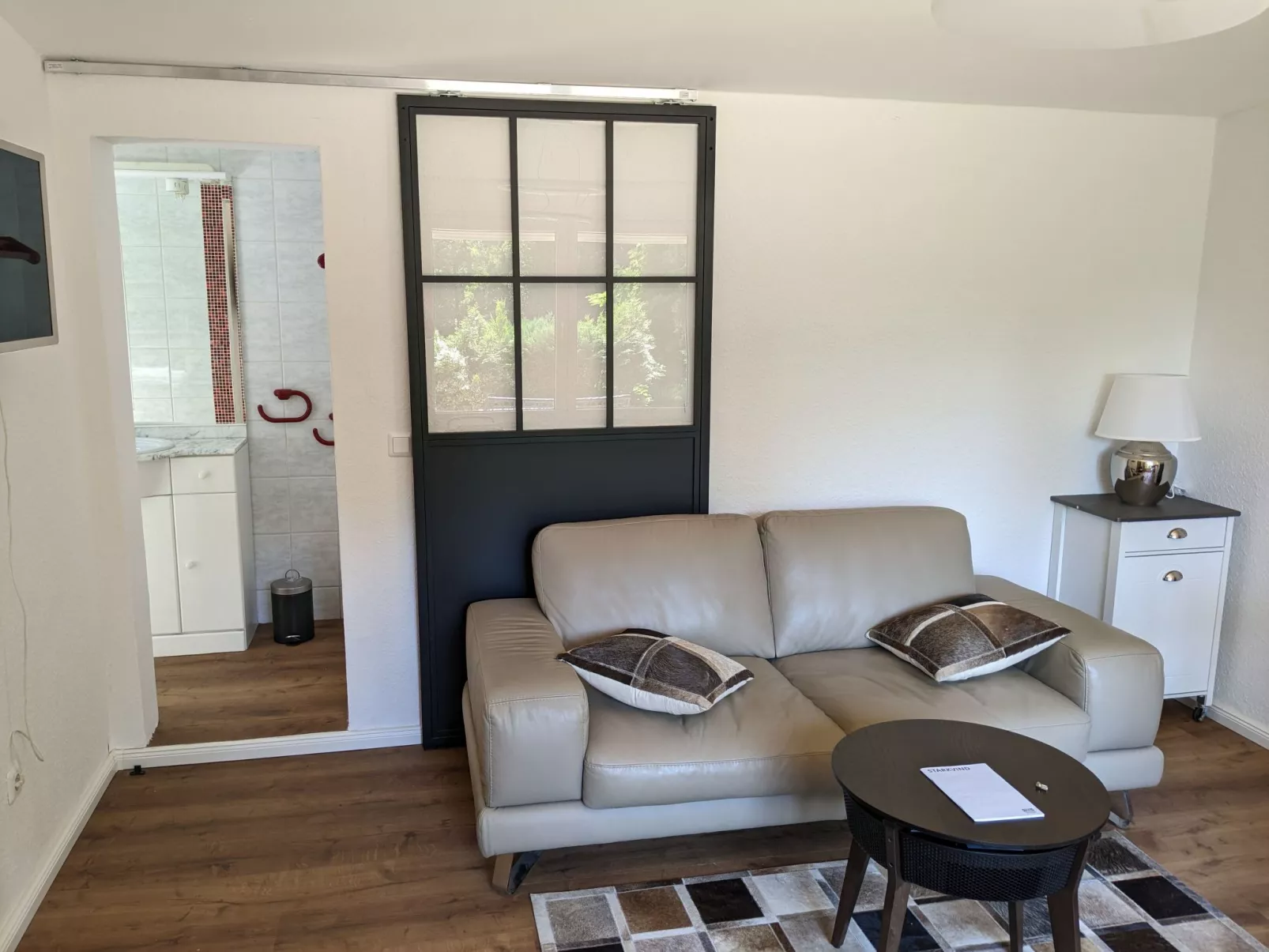 In Süd-Waldhanglage mit tollem Seeblick-Dedans