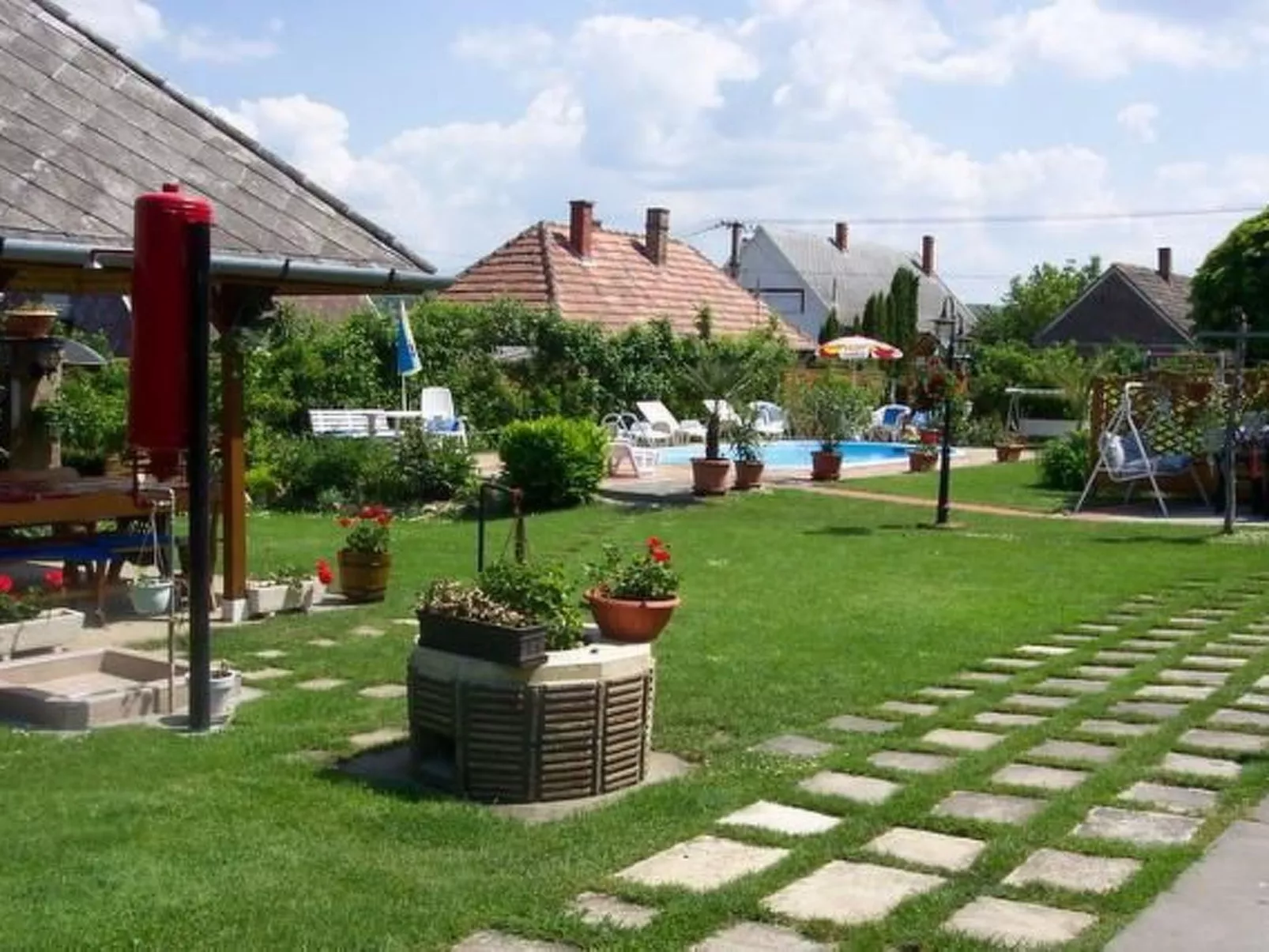 Mit Garten, Terrasse und Grill-Dehors