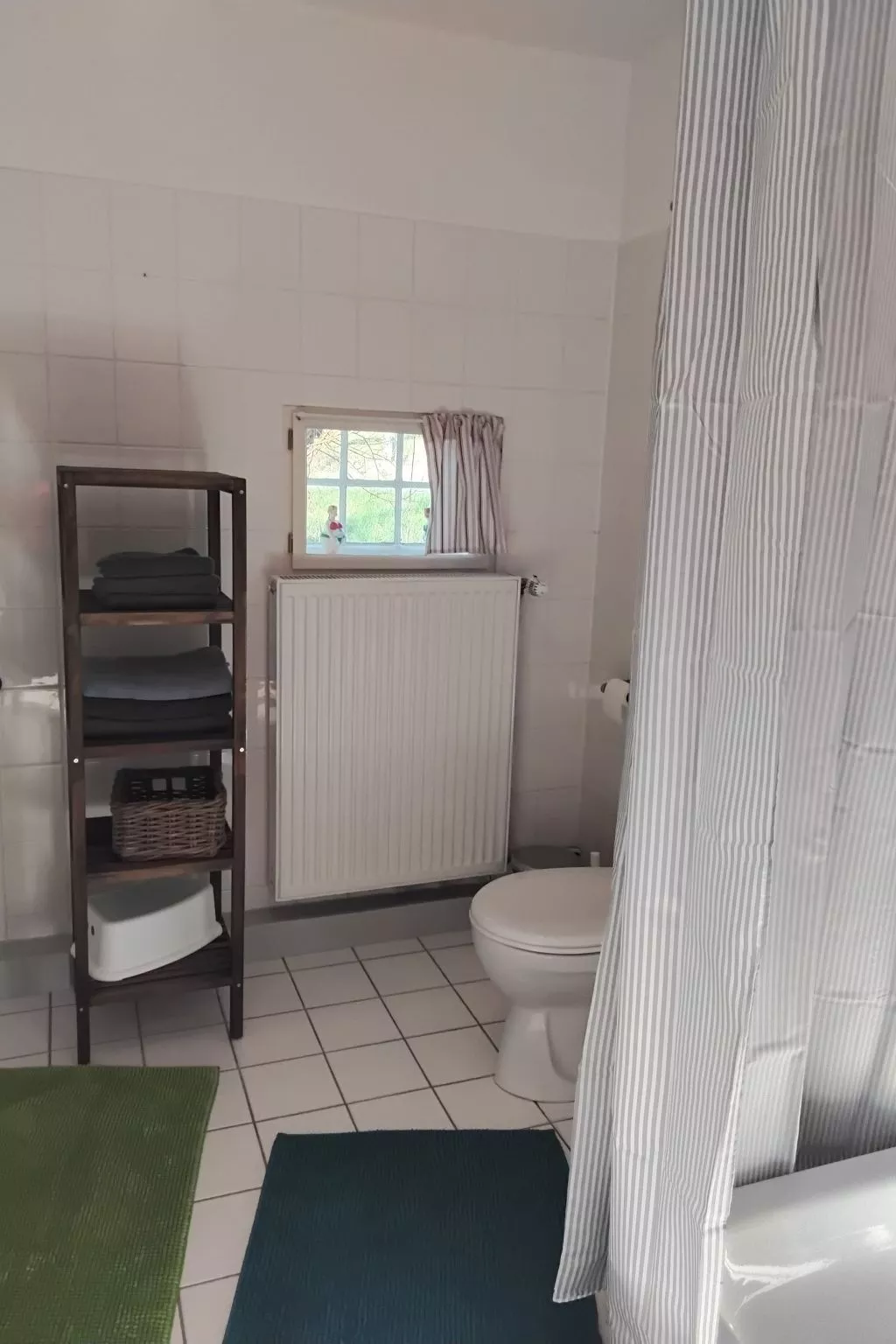 Auf zwei Etagen mit Gartennutzung-Drinnen