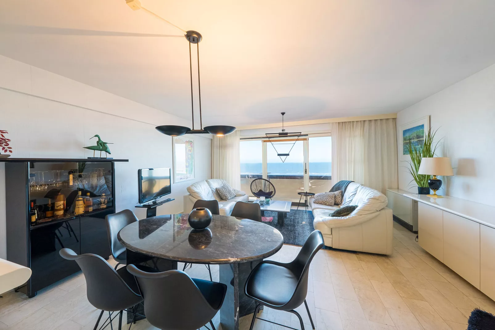Espace II 0401-Dining room