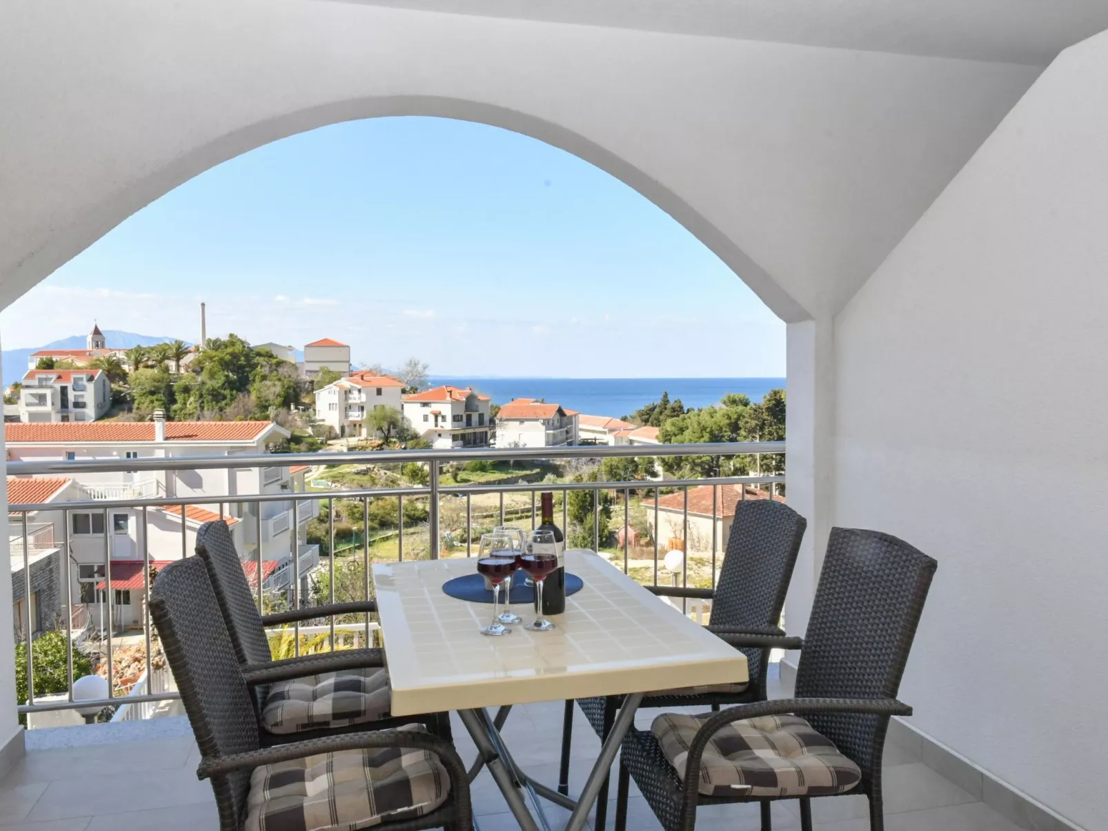 Mit privatem Parkplatz-Outside