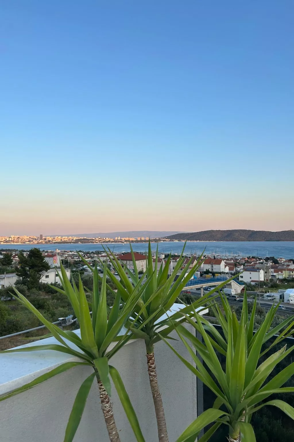 "Magnificent Lux View"-Outside