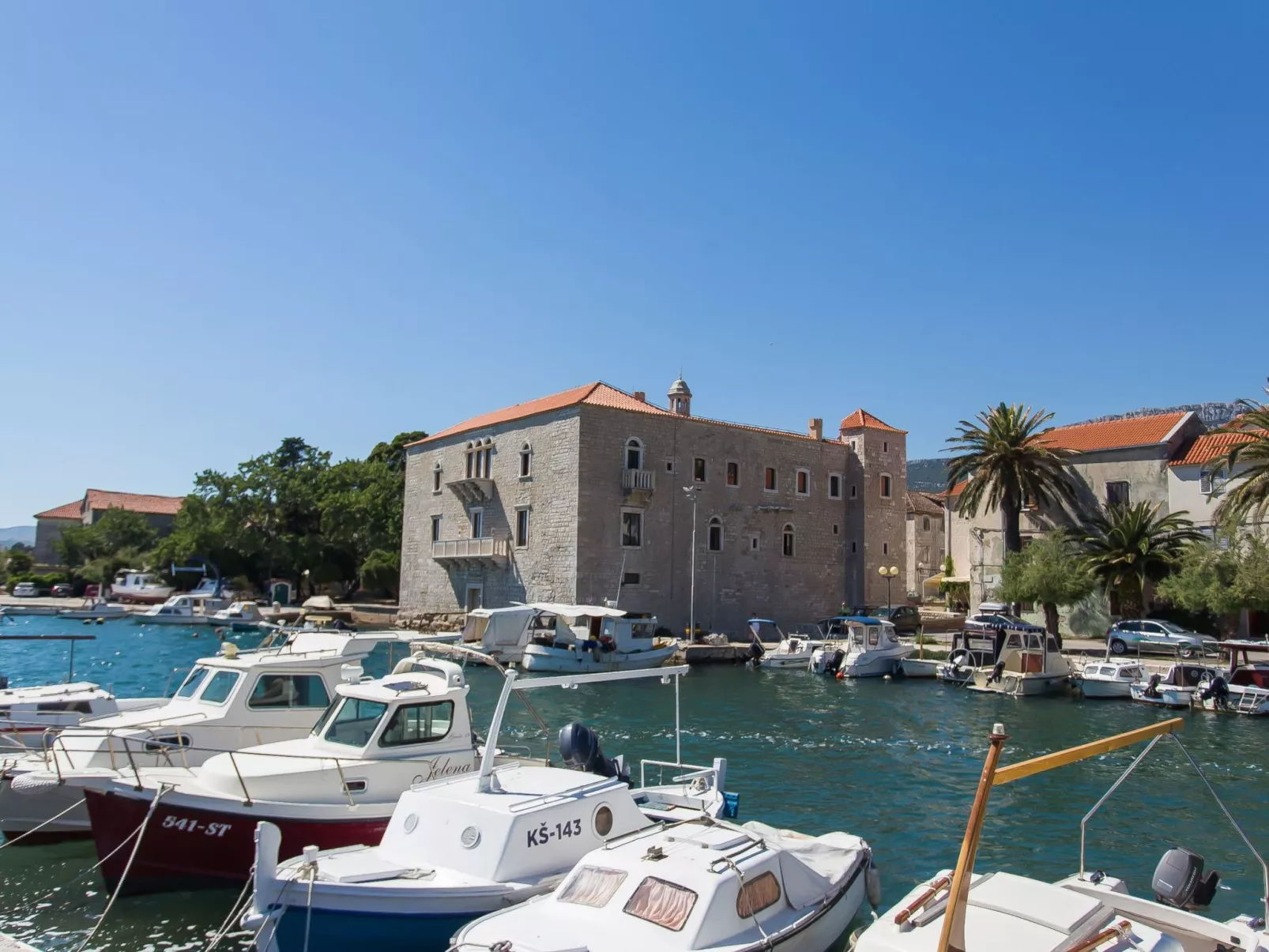 Moderne Meerblick ap.1 mit Pool und Terrasse bbq in der Nähe von Split Trogir-Outside