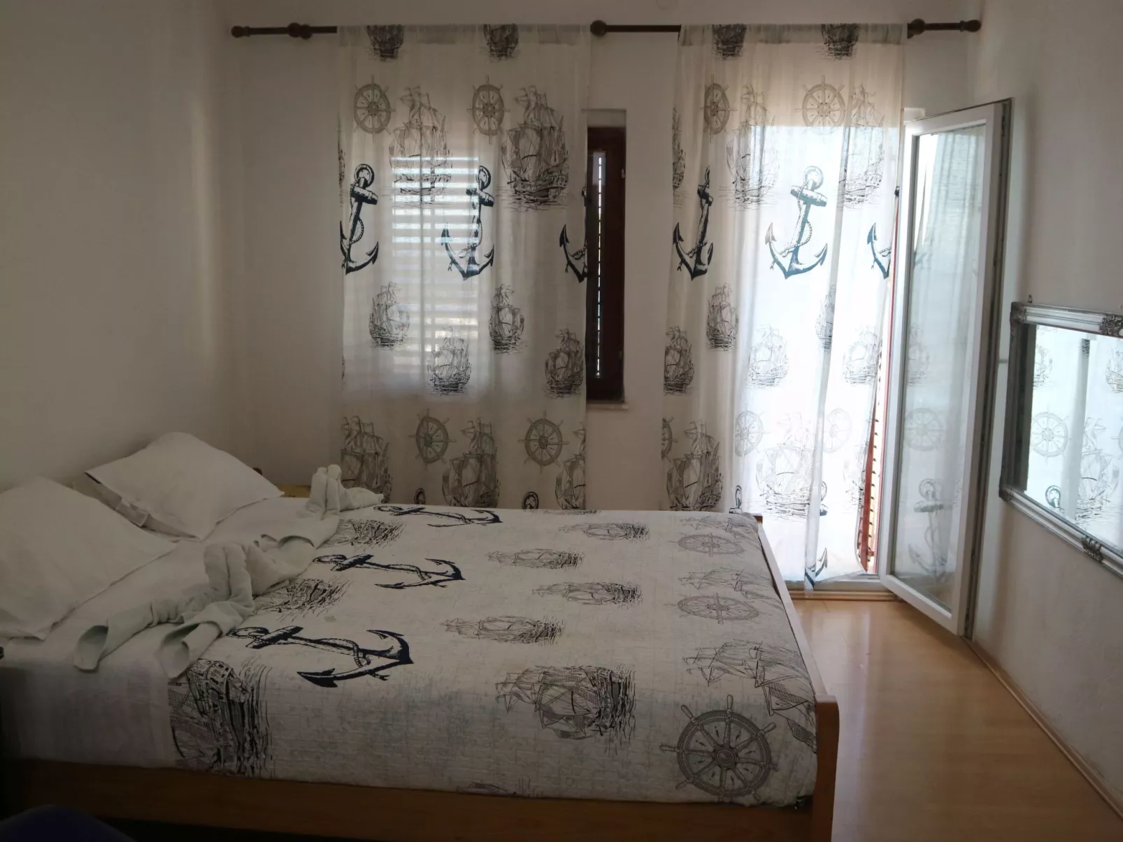 "Martina" direkt am Wasser-Drinnen