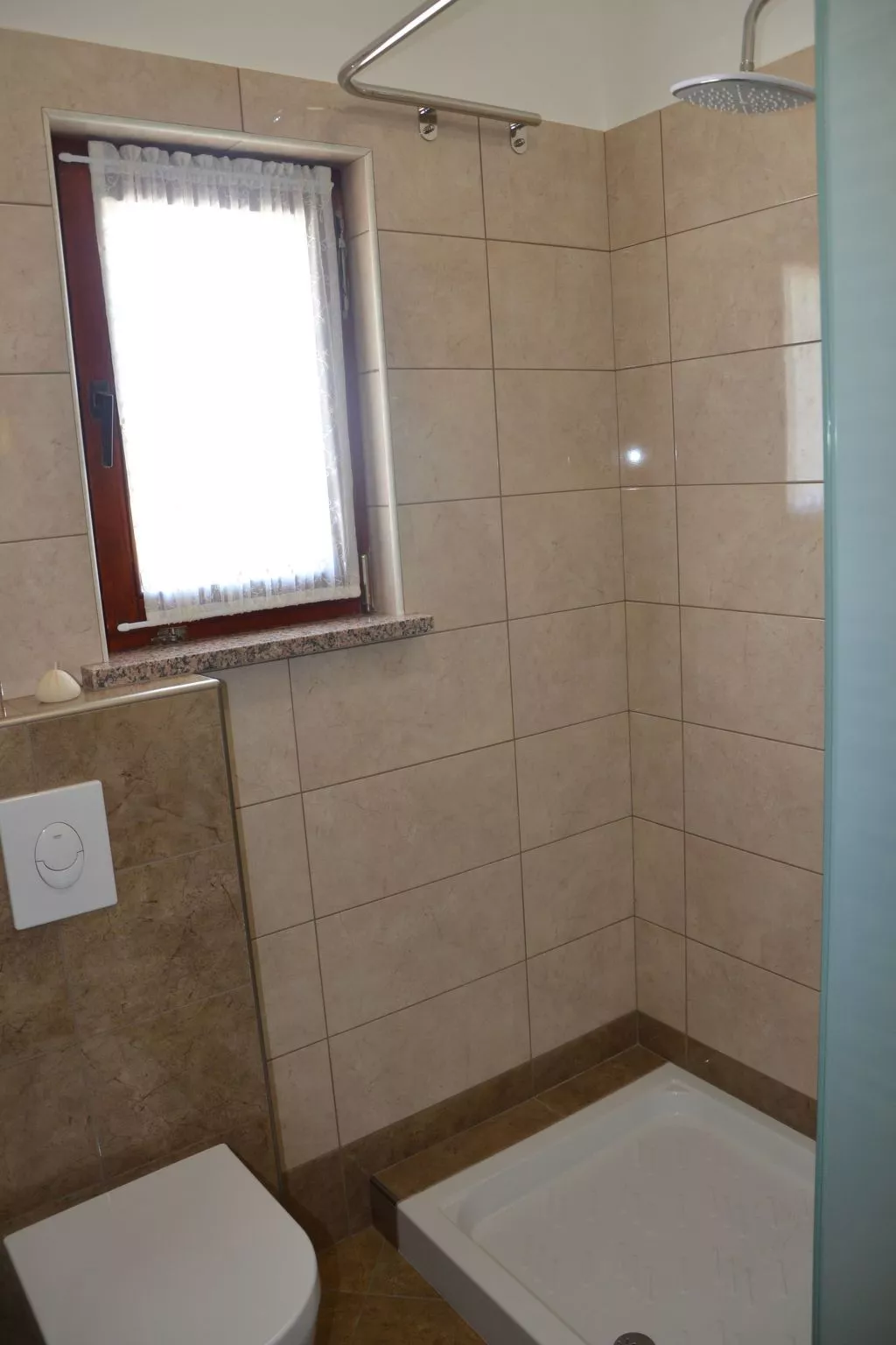 Landgut "Fragola" mit Blick auf die Berge-Drinnen