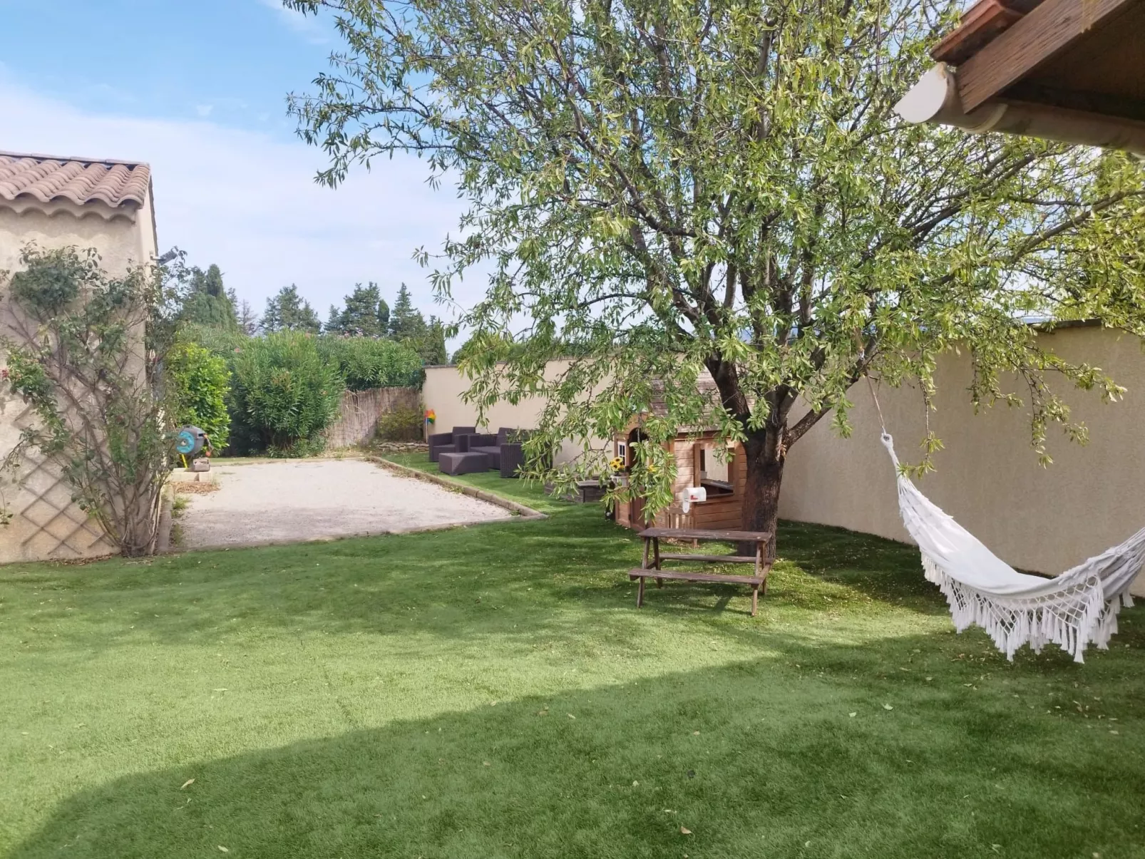 Charmantes Haus mit Pool und Garten-Draußen