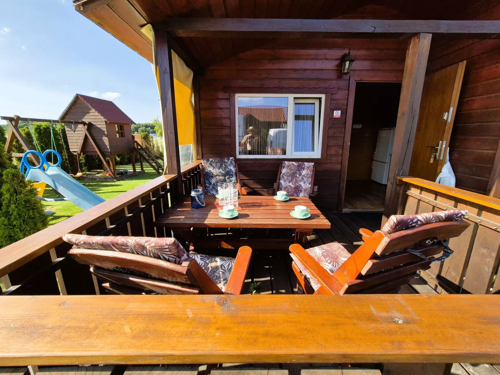 Mit gemeinschaftlichem Pool-Dedans