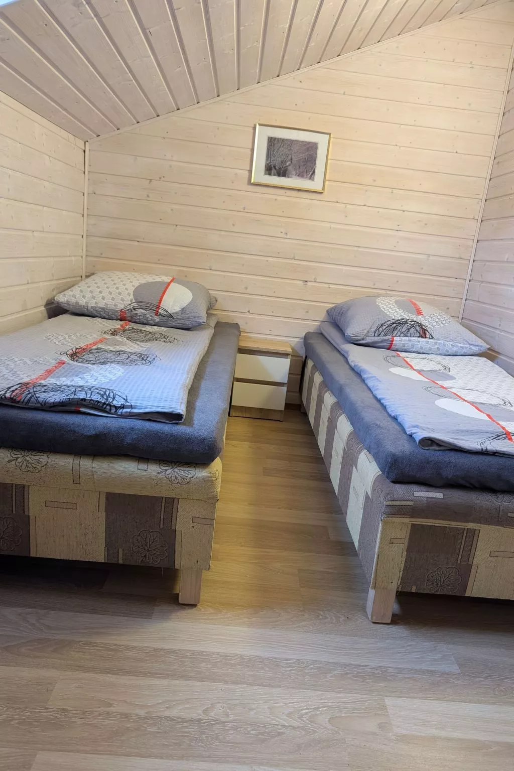 Trebor"-Häuser in einem eingezäunten Gebiet-Dedans