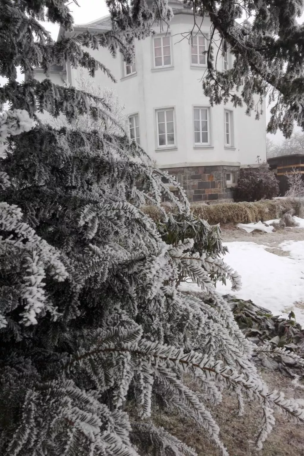 Im Thüringer Wald mit Grill und Garten-Outside