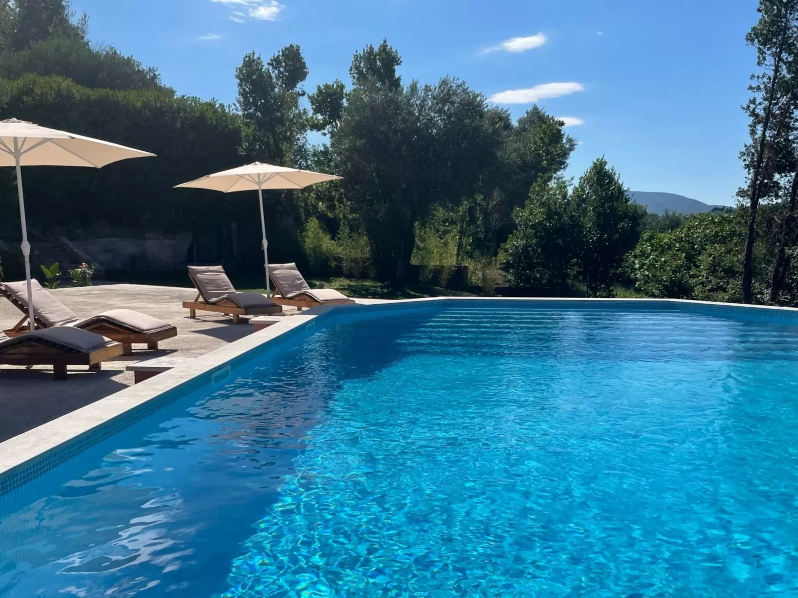 Appartement mit Pool-Draußen