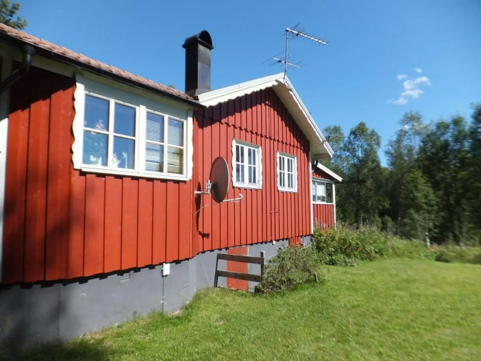 Idyllisch gelegenes, ebenerdiges Haus mit Terrasse-Dehors